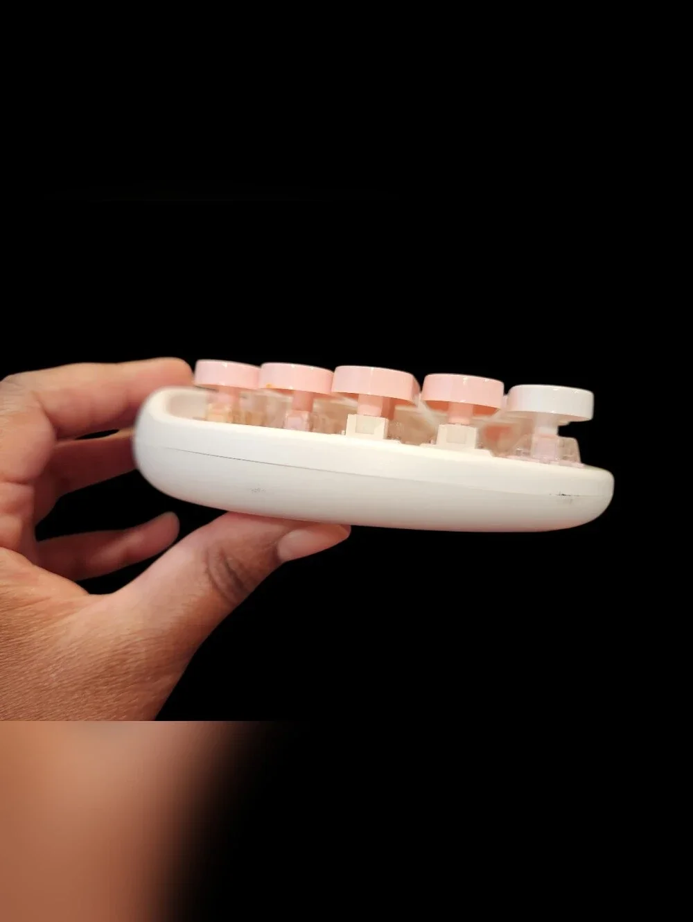 Retro Round-Key Wireless Keyboard in Blush Pink and White